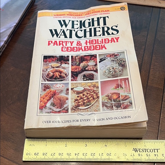Vintage 1981 Weight Watchers Party & Holiday Cookbook - Red and Black Text - Picture 7 of 8